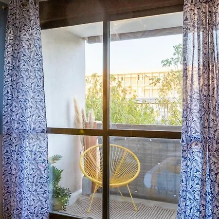 Neon Oasis - Parking - Terrasse - Wifi - Apartment *