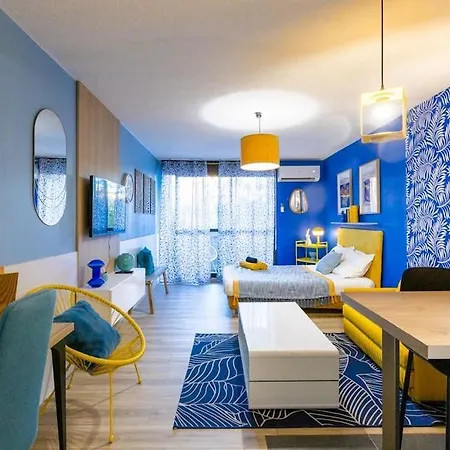 Neon Oasis - Parking - Terrasse - Wifi - Apartamento *