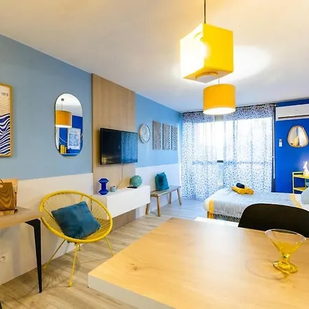 Neon Oasis - Parking - Terrasse - Wifi - Lejlighed